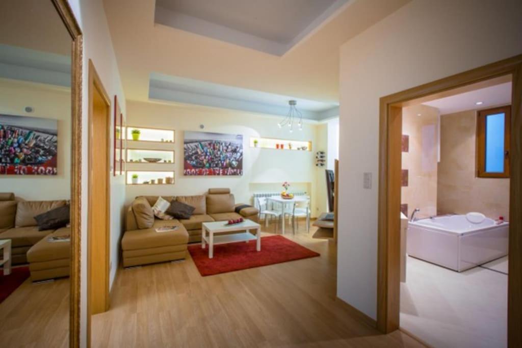 סופיה High Tech - Luxurious Apartment מראה חיצוני תמונה